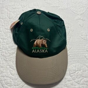 Vintage Forrest Green & Beige Alaska Grizzly Bear Outdoor Travel Snapback Hat